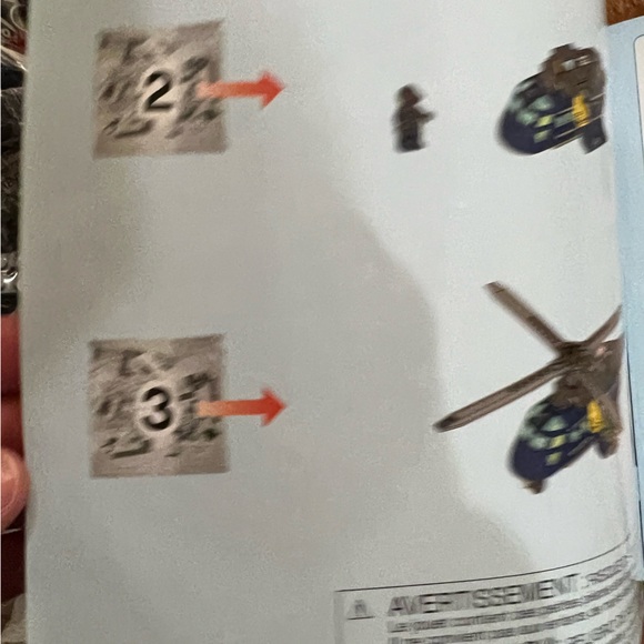 New in opened box: Lego Jurassic World Blue’s Helicopter Pursuit. RETIRED - Picture 3 of 7